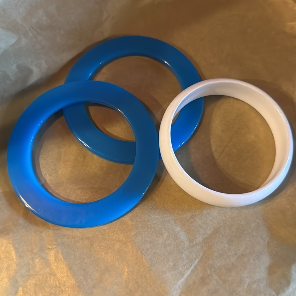Vintage Bangle Trio - 2 blue 1 white SEE PICS - Picture 3 of 5
